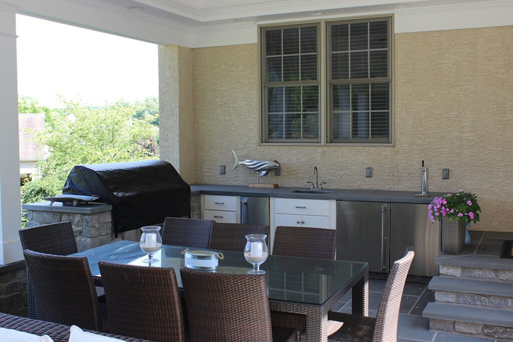 Flagstone patio and outdoor kitchen with grill, sinks, and refrigeration.
