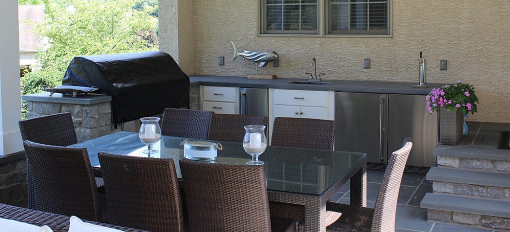 Flagstone patio and outdoor kitchen with grill, sinks, and refrigeration